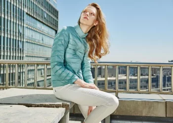 What pants do men wear with their shirts