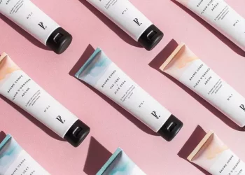 Bubble Mat with orange flower to create a fantasy girl makeup set