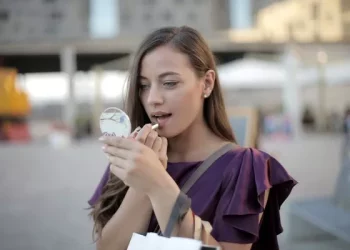 Proper steps for using makeup remover