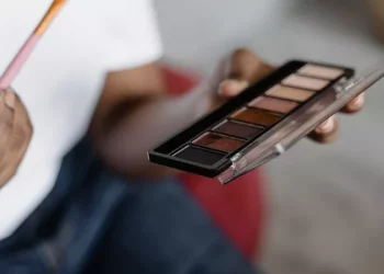 How should girls of different grades take care of their skin