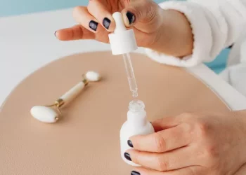 What are the differences between clean flour and facial cleanser