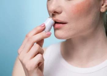 Causes the apple muscle to slide