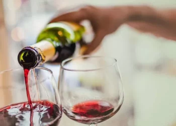 How do you handle a wine glass