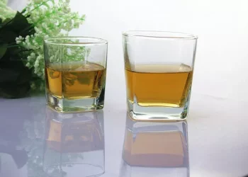 Precautions for decanting wine