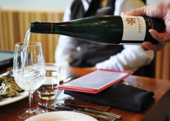 What are the types of aromas of wine