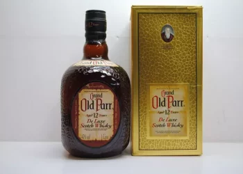 What are the fruit flavors in white wine