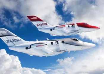 Skin spring soothing conditioning spray can be brought on the plane