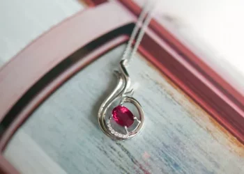 Analysis of the artistic value of Dominican Lamper