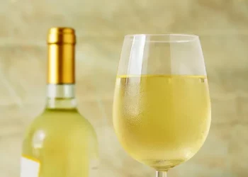 how many carbs in white wine
