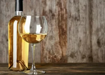 how many calories in glass of white wine