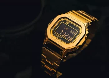 how to set time on casio watch with three buttons