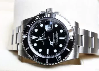 What is the size of a rolex submariner