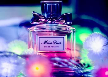 What does miss dior smell like