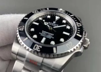 How to clean rolex submariners, just 6 steps