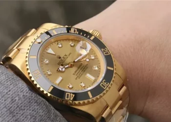 What size is the rolex submariners