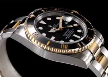 How to wind a rolex submariner date, just 4 steps