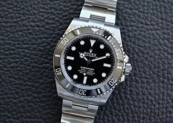 How do you wind a rolex submariner