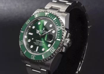 How to tell if a Rolex Submariner is real, just 7 steps