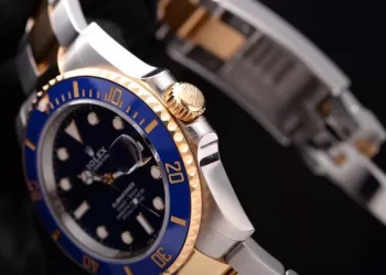 How to wind a rolex submariner, just 5 steps