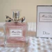 What does miss dior smell like