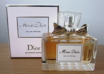 What does miss dior rose n roses smell like