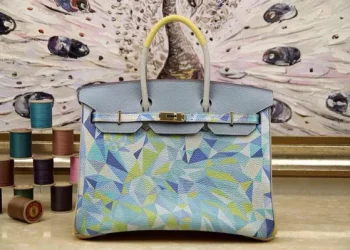 The Ultimate Guide: How to Spot a Fake Hermes Birkin Bag