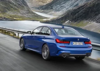 BMW 320i vs. 330i: The Ultimate Comparison Guide