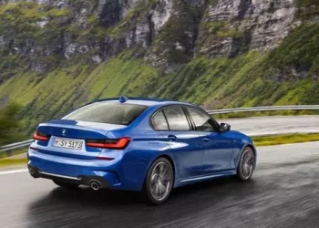 BMW 330i vs. 330e: Comparing Performance and Efficiency